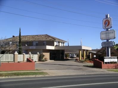 Country Comfort Orange - Perths Hotel 2