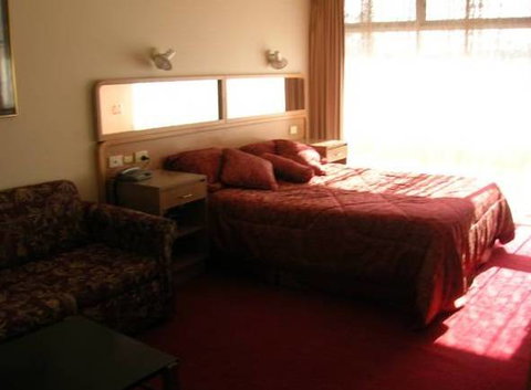 Peninsula Motor Inn And Tyabb Fly Inn - Perths Hotel 1
