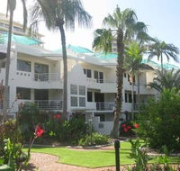 Camargue Beachfront Apartments - Perths Hotel