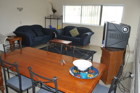 Maroochy Sands Holiday Units - Perths Hotel 2