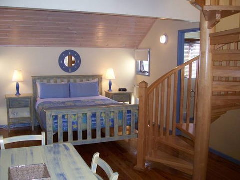 Rayville Boat Houses - Perths Hotel 2