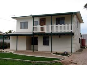 Louth Bay Holiday Apartment - Perths Hotel 0