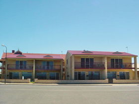 Tumby Bay Hotel Seafront Apartments - Perths Hotel 0