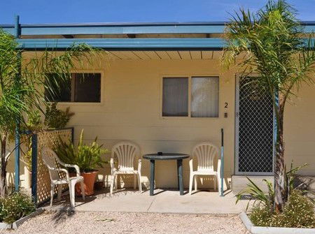Yorke's Holiday Units - Perths Hotel 1