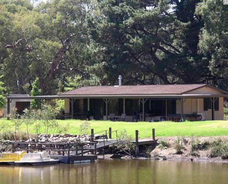 Jandas Lake View - Perths Hotel 1