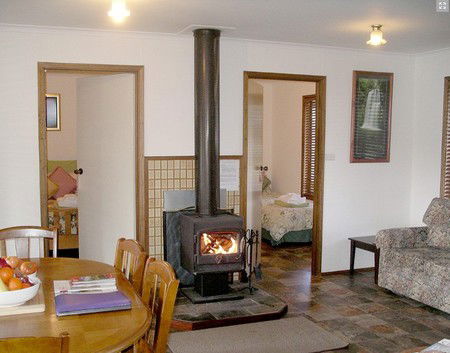 Jandas Lake View - Perths Hotel 3