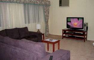 Louth Bay Holiday Apartment - Perths Hotel 1