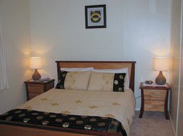 Louth Bay Holiday Apartment - Perths Hotel 2