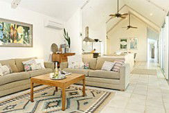 Absolute Beachfront Belongil Summerhouse - Perths Hotel 1