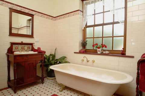 Amanda's Cottage 1899 - Perths Hotel 1