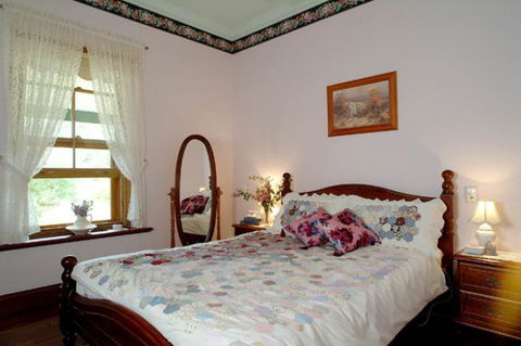 Amanda's Cottage 1899 - Perths Hotel 2