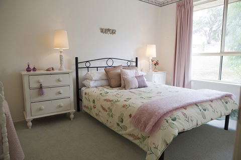 Limestone Hill - Perths Hotel 1