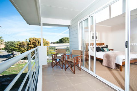Coast & Vines @ Moana Beach - Perths Hotel 4