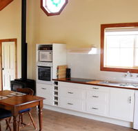 The Old Oak Bed and Breakfast - The Shearing Quarters - Perths Hotel