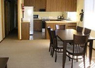 Sheffield Pioneer Holiday Units - Perths Hotel 2
