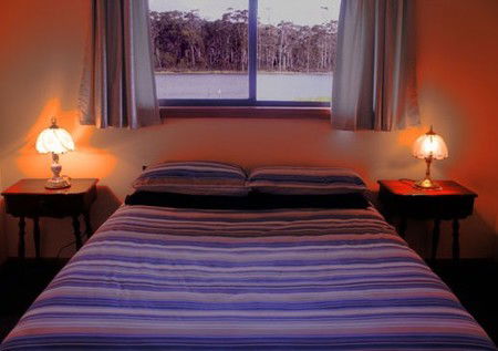Lake Yalleena Holiday Cabins - Perths Hotel 2