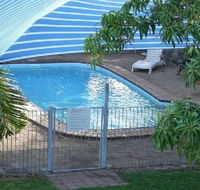 Ashs Holiday Units and Cafe - Perths Hotel