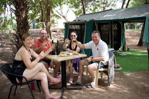 Adels Grove Camping Park - Perths Hotel 0