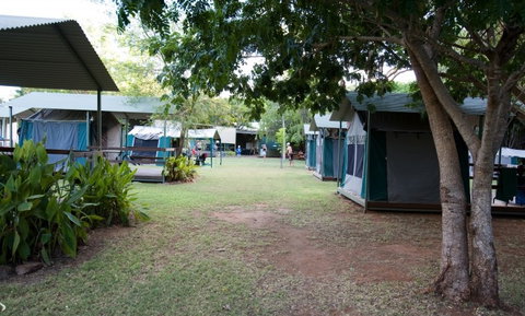 Adels Grove Camping Park - Perths Hotel 2