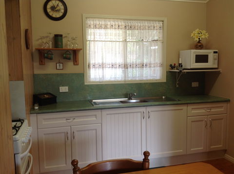 Maleny Country Cottages - Perths Hotel 2