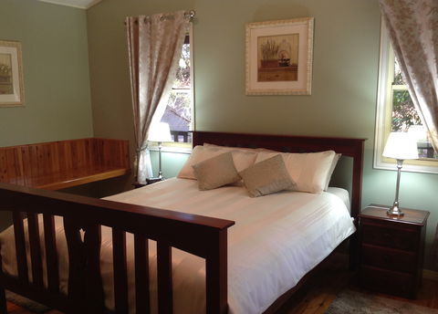 Maleny Country Cottages - Perths Hotel 6