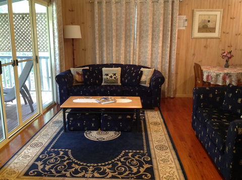 Maleny Country Cottages - Perths Hotel 8