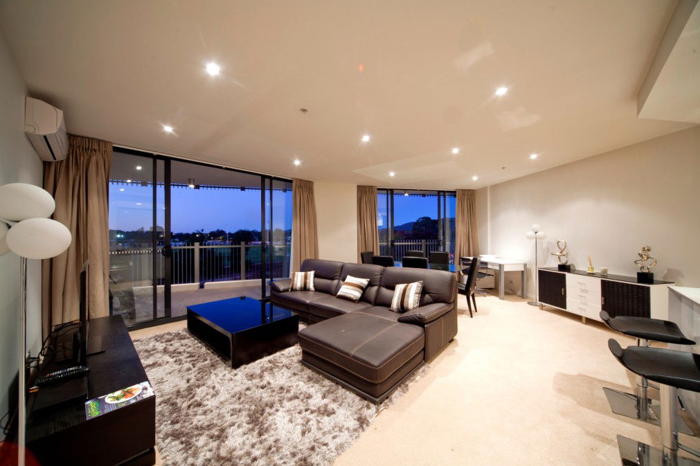Lyneham ACT Perths Hotel