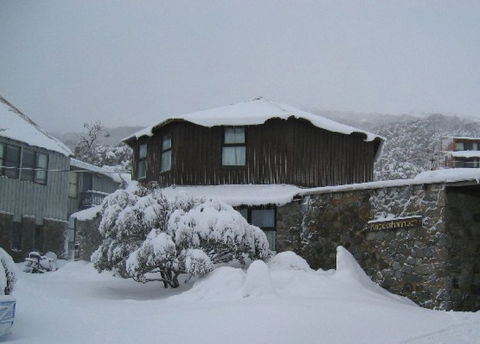 Knockshannoch Ski Club - Perths Hotel 0