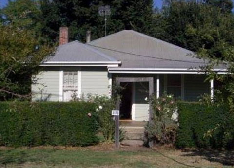 Honeysuckle Cottage Jingellic - Perths Hotel 0