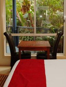 Azura Beach House Bed And Breakfast - Perths Hotel 2