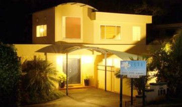 Azura Beach House Bed And Breakfast - Perths Hotel 5