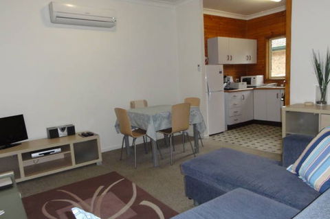 2 Dogs Cottages - Perths Hotel 4