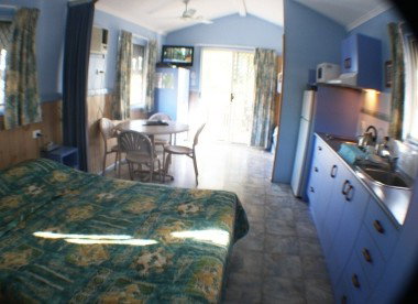 Lake Monduran Holiday Park - Perths Hotel 1