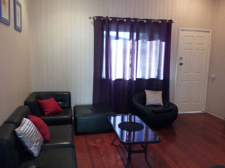 Auckland Street Queenslander - Perths Hotel 1