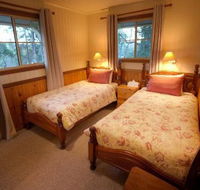 Accommodation Creek Cottages - Perths Hotel