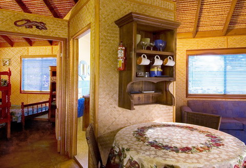 Straddie Bungalows - Perths Hotel 2