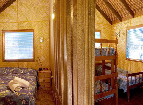 Straddie Bungalows - Perths Hotel 4