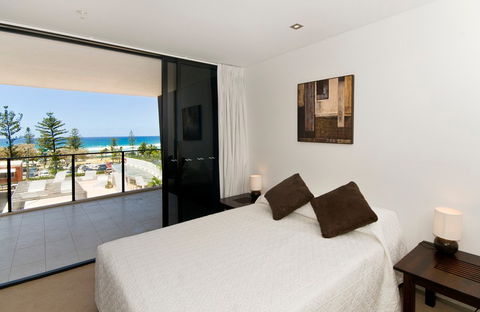 Ambience On Burleigh Beach - Perths Hotel 3