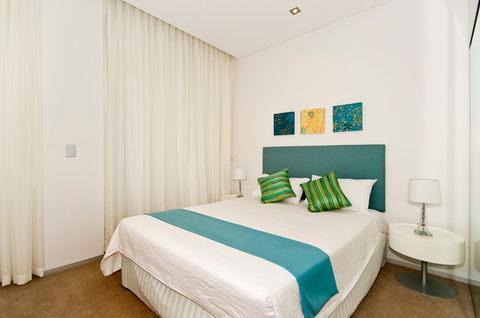 Ambience On Burleigh Beach - Perths Hotel 5