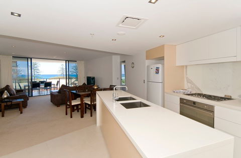 Ambience On Burleigh Beach - Perths Hotel 9
