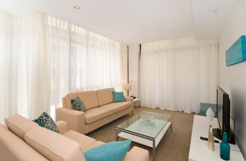 Ambience On Burleigh Beach - Perths Hotel 14