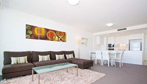 Kirra Surf Apartments - Perths Hotel 0