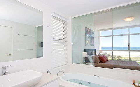 Kirra Surf Apartments - Perths Hotel 1