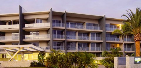 Azzura Greens Resort - Perths Hotel 4