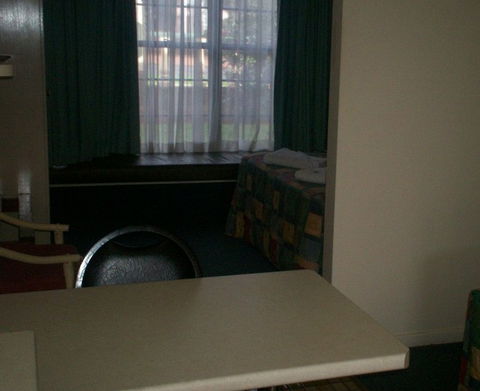 A Raceview Motor Inn - Perths Hotel 0