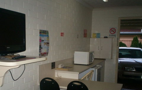 A Raceview Motor Inn - Perths Hotel 2