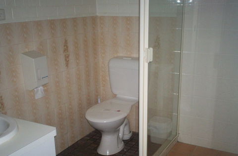 A Raceview Motor Inn - Perths Hotel 3