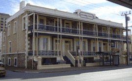 Glenelg Beach Hostel - Perths Hotel