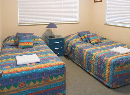 Coral Sea Apartments - Perths Hotel 2