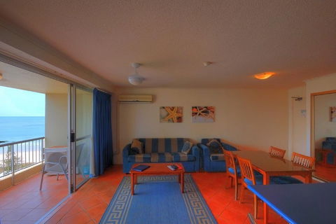 Surfers Beachside Holiday Apartments - Perths Hotel 1